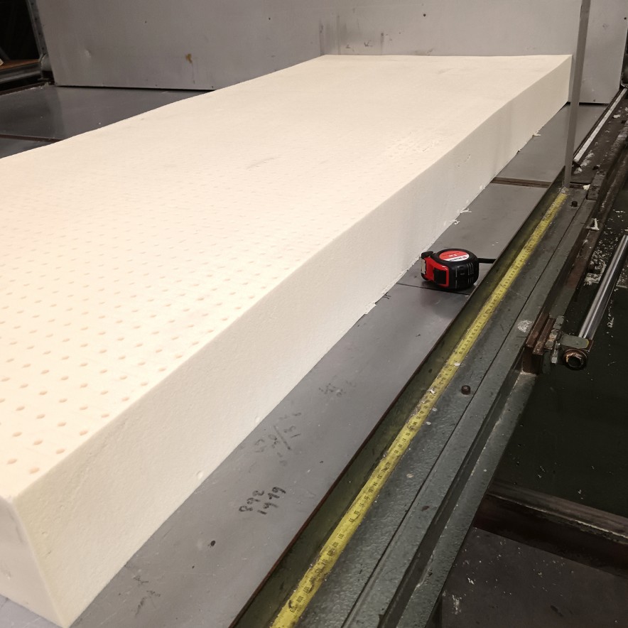 découpe de latex naturel pour aménagement de camping car