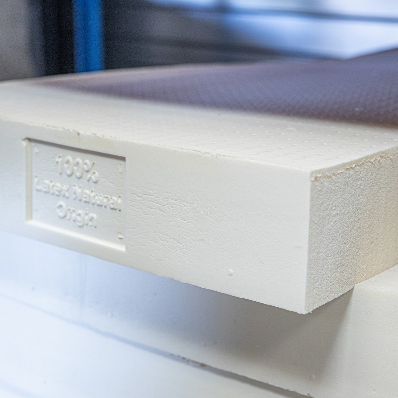 découpe de latex naturel pour aménagement de camping car